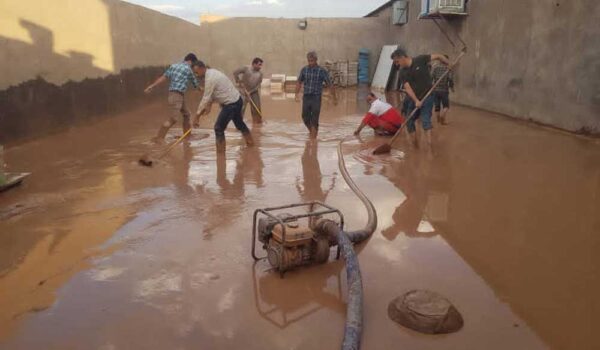 سیل رفسنجان و نظافت دانشکده مرکزی 36 سیل رفسنجان